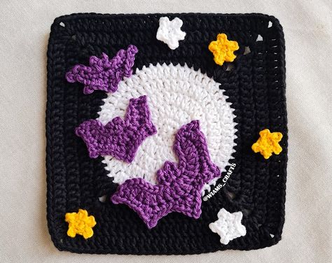 Halloween Bats Granny Square ~ Wiam's Crafts Granny Square Häkelanleitung, Motifs Granny Square, Crochet Pour Halloween, Square Crochet Pattern, Confection Au Crochet, Halloween Bat, Square Crochet, Granny Squares Pattern, Granny Square Crochet Pattern