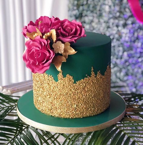 Spicing it up with some beautiful rich tones 🎨. Working alongside the lovely @amarievents and @sugarbox_events at this colour filled party,… Green Colour Cake Design, Green Colour Cake, Green Cake, Colorful Cakes, Party Party, Green Colour, Reception Decorations, Beautiful Cakes, Spice Things Up