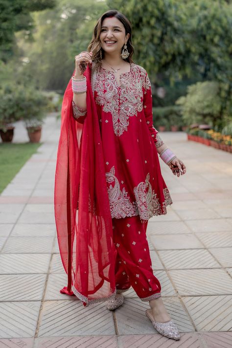 Shop for these amazing collections of Red Anarkali And Salwar Pure Silk Hand Embroidered Zardozi Work Kalpa Set For Women by Mrunalini Rao online at Aza Fashions. Mrunalini Rao Anarkali, Short Anarkali Suits With Pants, Parineeti Chopra Outfits, Short Anarkali Suits, Red Salwar Suit, Short Anarkali, Mrunalini Rao, डिजाइनर कपड़े, Red Anarkali