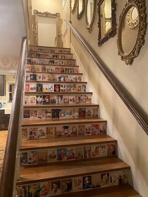 Facebook Cute Staircase Ideas, Cute Staircase, Staircase Picture Wall, Staircase Shelf, Stair Decorations, Going Up The Stairs, Staircase Shelves, Staircase Pictures, Gardening Techniques