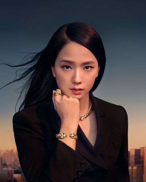 Jisoo Cartier Panthère de Cartier Jewelry 2022 Campaign Ella Balinska, Cartier Necklace, Flexible Bracelet, Cartier Panthere, Cartier Jewelry, Soft Classic, British Actors, Gold Accessories, Kim Jisoo