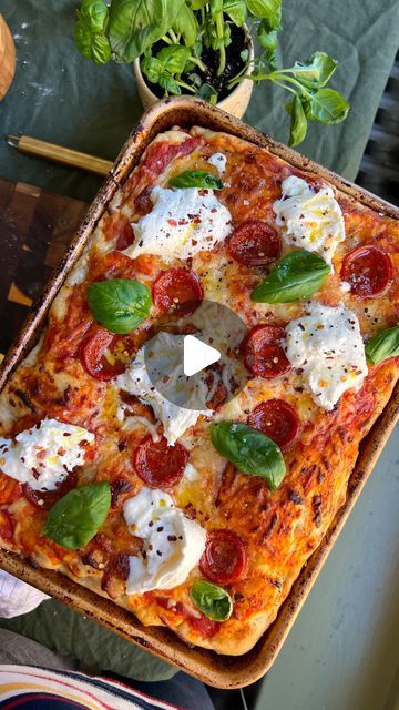 Skylar Sokolowski on Instagram: "EASY FOCACCIA PIZZA🍕😮‍💨turning my no knead focaccia recipe into PIZZA just in time for the super bowl 🤝 perfect game day recipe (or honestly whenever!!) Recipe - First, start by whisking together 2 & 1/4 tsp of active dry yeast (1 packet) with 1/2 cup of warm water & 1 tsp of cane sugar in a large mixing bowl. - Then, add 3 cups of flour, 1 cup of warm water, 1/4 cup of olive oil, and 2 tsp of salt. Mix until a dough forms—it should be pretty sticky. - Cover with a kitchen towel and place somewhere warm for an hour. I like to turn my oven on low and place the bowl on top of the oven! The dough should double in size after an hour. - After that hour, mix the dough once more. - Grab a quarter sheet pan (13 x 9) and coat it in olive oil. - Pour the dough in Sourdough Appetizers, No Knead Focaccia, Easy Focaccia, Focaccia Pizza, Focaccia Bread Recipe, Bread Maker Recipes, Active Dry Yeast, Italian Dinner Recipes, Focaccia Recipe