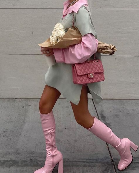 Malibu Barbie Outfit, Barbie Outfit Ideas, Vogue Pink, Chanel Vogue, Palette Summer, Layout Aesthetic, Top Aesthetic, Pink Business, Travel Luxury