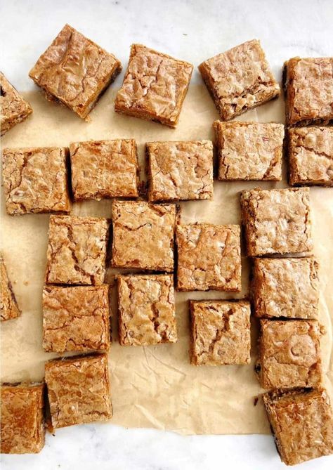 Amazing Coffee Blondie Bars | Sarah Kieffer Pretzel Cookie Bars, Pretzel Cookie, Best Blondies Recipe, Sarah Kieffer, Chocolate Blondies, Pretzel Cookies, Blondie Bar, Blondies Recipe, Coconut Caramel