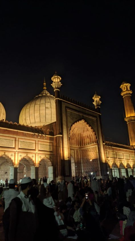 #jama masjid #olddelhi Delhi Rain, Jama Masjid Delhi, Jama Masjid, Night View, Beautiful Images Nature, Night Photos, South Asian, Night Aesthetic, Beautiful Images