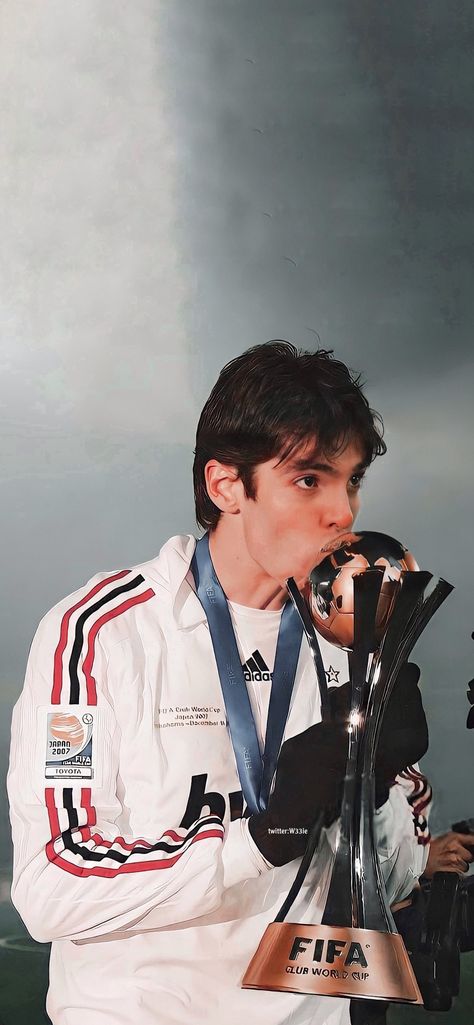 Kaka Real Madrid, Football Celebrations, Ricardo Kaka, Milan Wallpaper, Brazil Football Team, Milan Football, Football Players Photos, Neymar Football, Football Players Images