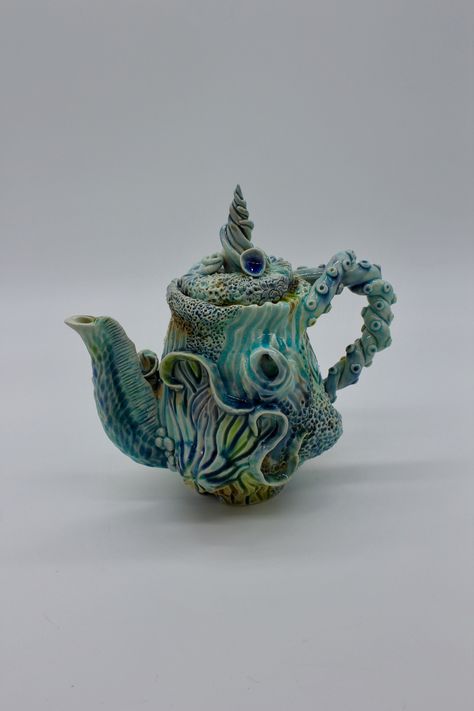 Pottery Ocean Ideas, Nature Inspired Teapots, Fantasy Pottery Ideas, Ceramics Sea Inspired, Octopus Pottery Ideas, Ocean Theme Ceramics, Pottery Inspired By Nature, Pottery Sea Creatures, Sea Themed Ceramics