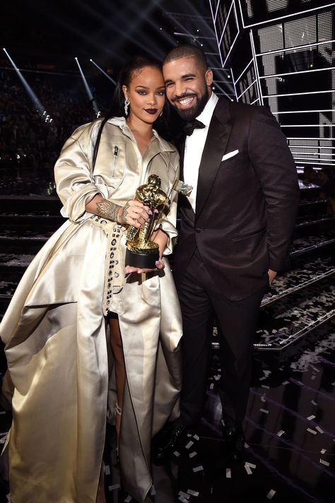 Rihanna Instagram, Rihanna And Drake, Aubrey Drake, Jhene Aiko, Mtv Videos, Rihanna Fenty, Video Music Awards, Mtv Video Music Award, Cute Celebrities