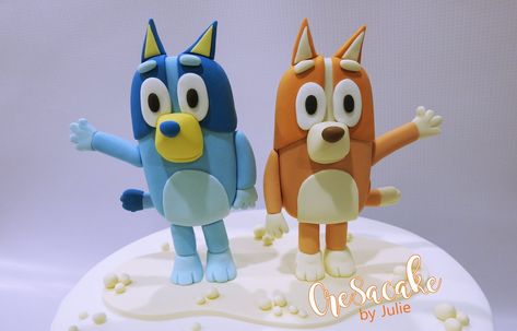 Fondant Bluey Character, Bluey Bingo Cake, Bluey Cake Ideas, 2023 Cakes, Fondant Unicorn Cake Toppers, Cake Children, Bingo Cake, Bluey Bingo, Fondant Cake Topper