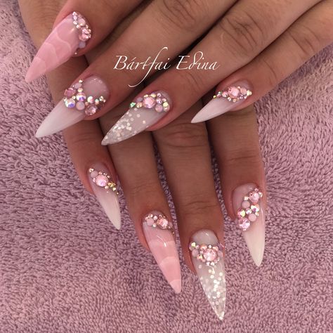 Hot Pink Nails With Rhinestones, Pink Rhinestone Nails, Pink Gem Nails, Pink Sparkly Nails, Bedazzled Nails, Nails Acryl, Nail Designs Bling, Stilleto Nails Designs, Hot Pink Nails