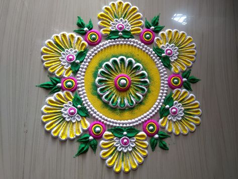 https://youtu.be/HNXIA97zXpU Easy And Attractive Rangoli Designs, Flute Rangoli Designs, Chath Puja Rangoli Designs, Circle Rangoli Designs Diwali, Roop Chaudas Rangoli, Diwali Rangoli Designs Unique 2024, Aesthetic Rangoli Designs, Rangoli Ideas Creative Unique, Welcome Rangoli Design