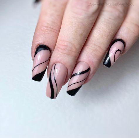 🖤 𝘉𝘭𝘢𝘤𝘬 𝘭𝘪𝘯𝘦𝘴 Using • R7 • Cool top gel • Cover refill hard gel Design by @skvarocka Black Swirl Nails, Nails Snow, Freehand Painting, Line Nail Art, Hard Gel Nails, Extension Designs, Lines On Nails, Gel Extensions, Gel Designs