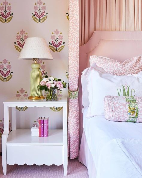 Schumacher on Instagram: “Rest easy knowing spring is here! 🌷 @madredallas keeps it fresh with  our #FloweretPaperweave which is always in full bloom and pairs…” White And Pink Bedding, Oak Bunk Beds, Girls Bedroom Green, Oliver James, French Headboard, Girls Room Design, Shared Girls Bedroom, Pink Curtains, How To Dress A Bed