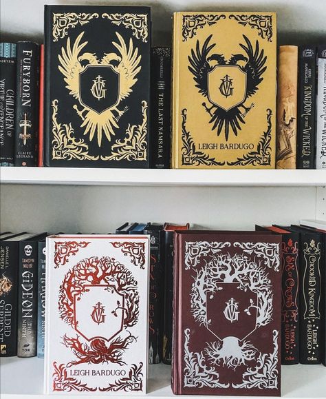 Shadow And Bone Collectors Edition, Special Edition Books Covers, Rebound Books, Book Corner Ideas Bedroom, Book Rebinding, Book Edges, Pretty Books, Reading Motivation, Harry Potter Images