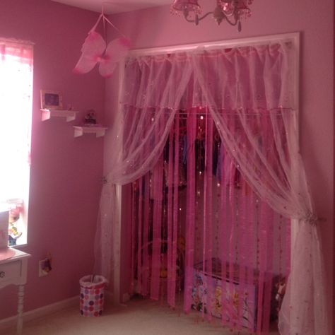 Girls closet ideas! 2010s Room, Soul Calling, Kids Room Curtains, Chambre Inspo, Pink Room Decor, Wardrobe Door, Vs Angels, Girly Room, Neon Aesthetic