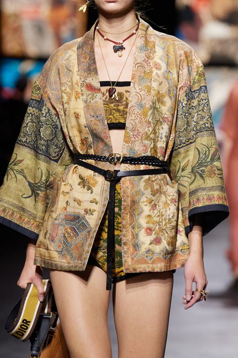 Haute Couture Style, Mode Editorials, Mode Kimono, Couture Mode, Grunge Vintage, Vogue Russia, Fashion Weeks, Mode Inspo, Kimono Jacket