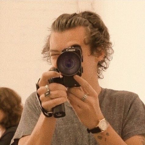 Harry Styles Icons, Harry Styles 2013, Harry Styles Aesthetic, Frat Boy, Harry Styles Pictures, Harry Styles Photos, Mr Style, Treat People With Kindness, 1 Direction