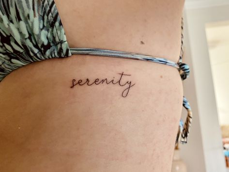 Word Rib Tattoo, Rib Word Tattoo, Under Bra Tattoo, Word Tattoo Placements, Serenity Tattoo, Underboob Tattoo Designs, Happiness Tattoo, Tattoos Inspo, Minimal Tattoos