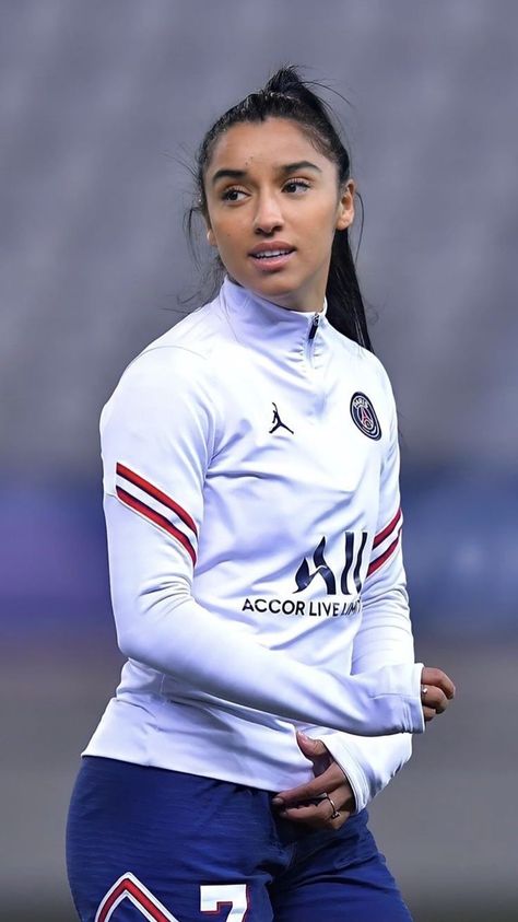 Psg Womens Team, Football Girls Wallpaper, Psg Outfit Women, Psg Women, Women Football Players, Soccer Girls Outfits, Girl Football Player, Barcelona Instagram, Female Footballers