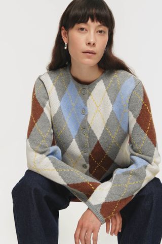 6 Expensive-Looking Knitwear Trends That Are Guaranteed to Last Well Into 2025 Argyle Cardigan Outfit, Denim Waistcoat, Knitwear Trends, Argyle Cardigan, Autumn Winter Collection, Denim Midi Dress, Argyle Pattern, Denim Outerwear, Patterned Cardigans