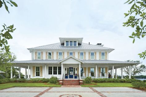 This New Home is Filled With Old Florida Soul Rustic Farmhouse Exterior, How To Downsize, Porch Shades, Farmhouse Exteriors, Tiny Farmhouse, Beachy Home, White Siding, Cottage Porch, Old Homes