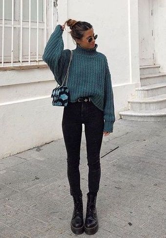 Casual Outfit Ideas For Women, Winter Casual Outfit, Mom Jeans Outfit Winter, Outfits Leggins, Dr Martens Outfit, Jeans Outfit Winter, Casual Outfit Ideas, Outfit Ideas For Women, Winter Fashion Outfits Casual