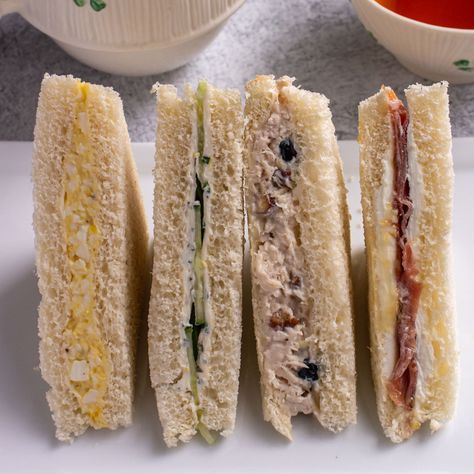 Harry Potter Sandwiches, Harry Potter Afternoon Tea, Hogwarts Food, Tea Party Desserts, Milk And Sugar, Afternoon Tea Party, Easter Bread, Finger Sandwiches, Harry Potter Decor