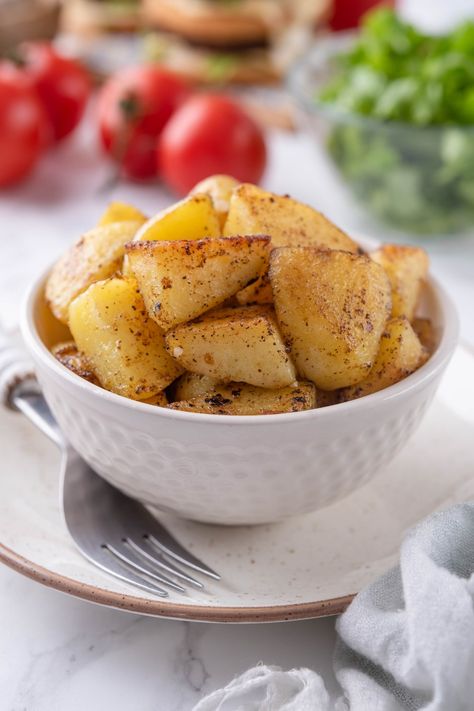 The Absolute BEST Sauteed Potatoes Recipe (Crispy and Fluffy) Bottom Round Roast Recipes, Potatoes Crispy, Sauteed Potatoes, Skirt Steak Recipes, Potatoes Recipes, Sauteed Zucchini, Cubed Potatoes, Side Dish Recipes Easy, Crispy Potatoes