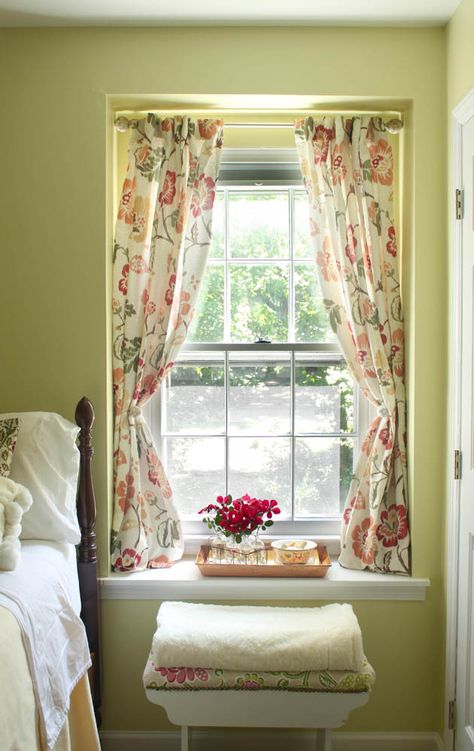 How to Install Window Blinds and Curtains | Pretty Handy Girl Curtains Inside Window Frame, Window Blinds And Curtains, Kitchen Window Blinds, Inside Window, Simple Window Treatments, Blinds And Curtains, Modern Blinds, Living Room Blinds, Painting Lamp Shades