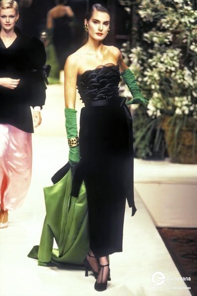 Givenchy 1994 Givenchy 90s, 19s Fashion, Black Victorian Dress, Vintage Runway Fashion, Winter Couture, Simple Long Dress, Givenchy Fashion, Givenchy Couture, Black Elegance