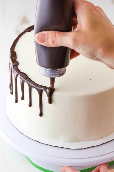 How to Make a Chocolate Drip Cake | Easy Cake Decorating Guide Drip Cake Recipes, Chocolate Cake Icing, Chocolate Peanut Butter Cake, Chocolate Drip Cake, Cake Frosting Recipe, Torte Cupcake, Easy Chocolate Cake, Buttercream Frosting Recipe, Vanilla Buttercream Frosting