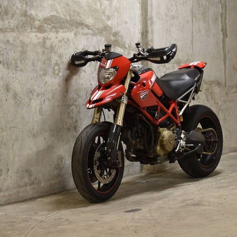 2,846 Likes, 15 Comments - Ducati Official (@ducatiiofficial) on Instagram: “photo:@motard_jake #ducatiiofficial #ducati” Motard Bikes, Ducati 796, Hypermotard Ducati, Ducati Desmo, Ducati Motor, Ducati Hypermotard, Motorcycle Clothing, Ducati Scrambler, Beautiful Bike