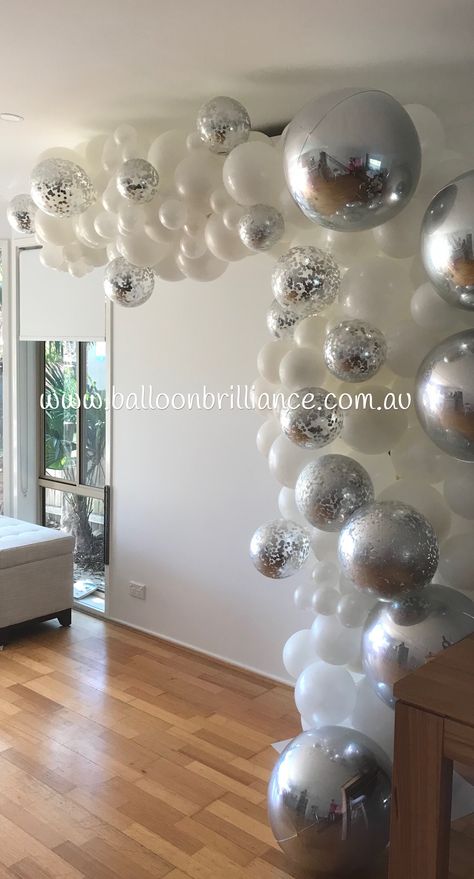 Wedding Anniversary 25th Silver, Silver Jubilee Birthday Ideas, Silver Jubilee Decoration Ideas, Silver Jubilee Anniversary Ideas, Silver Anniversary Ideas Decorations, White And Silver Balloon Arch, 25th Anniversary Decorations, 25th Wedding Anniversary Cakes, Christening Balloons