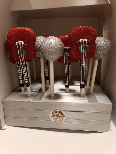 Taylor Swift Themed Cake Pops, Taylor Swift Cake Pops, Red Tour Taylor Swift, Taylor Swift Cake, Taylor Swift Birthday Party Ideas, 11 Birthday, Swift Party, Birthday Cake Pops, 10 Birthday