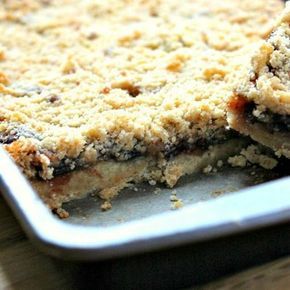 Mincemeat Bars Recipe, Minced Meat Recipe, Tray Bake Recipes, Mince Pie, Pie Crumble, Crumble Bars, Chocolate Toffee, Clotted Cream, Mince Pies