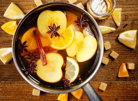 mulled apple cider with shot of rum Wassil Recipe, Mulled Apple Cider, Cranberry Cinnamon, Kitchen Tricks, House Smell Good, Stove Top Recipes, Natural Air Freshener, Juice Flavors, Christmas Spices