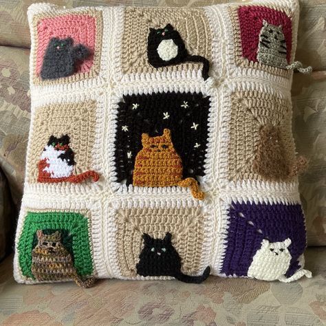 Crochet Cat Arigumi, Cat Crochet Granny Square, Cat Crochet Pillow, Kuromi Blanket, Cat Granny Square Crochet, Cat Granny Square, Granny Square Cat, Granny Square Pillow, Cat Crochet