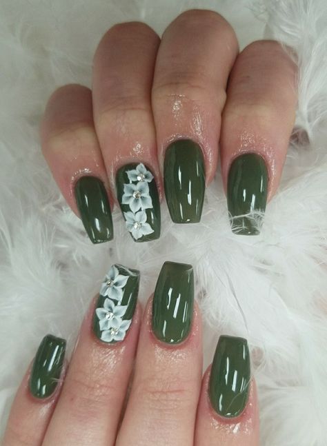 #nailart #flower #green #nails #armygreen #3Dnailart #3D #white #daisy Green Nails With Flowers, 3d Flowers Nails, Green Flower Nails, Eid Nails, Flowers Nails, Emerald Nails, Dark Green Nails, 2024 Nails, Lace Nails