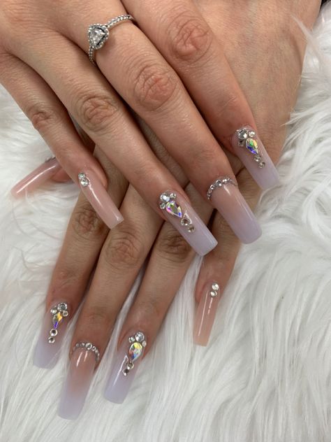 Hombre Nails With Rhinestones, Diamond Acrylics, Ombre Nails Design With Rhinestones, Ombré Bling Nails, Nail Inspiration Diamond, Ombre French Tip Nails With Rhinestones, Glitter Ombre Nails With Rhinestones, Ombre French Nails With Diamonds, Ombré Clear Nails