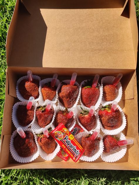 Chamoy Covered Strawberries, Pulparindo Strawberries, Fresas Enchiladas, Tamarindo Strawberries, Chamoy Strawberries, Mexican Strawberries, Candied Strawberries Recipe, Strawberry Ideas, Mexican Treats