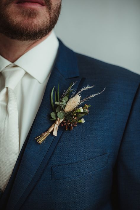 Blue Weddings, Groomsmen Boutonniere, Festival Bride, Unique Wedding Decor, Something Blue Wedding, Elegant Gothic, Groom Boutonniere, Corsage Wedding, Neutral Wedding