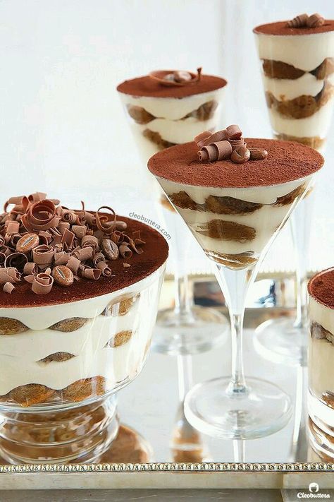 Desserts In Glasses, Classic Tiramisu, Tiramisu Recipe, Mini Desserts, Food Presentation, Alcohol Free, No Bake Desserts, Just Desserts, Cake Desserts