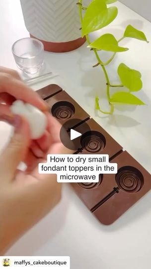 27K views · 718 reactions | Posted @withregram • @maffys_cakeboutique How to dry small fondant details FAST 
in the microwave! 

Let’s make a fondant lollipop 🍭 

~Create a small fondant details /topper.

~Place a piece of wax paper glass plate.
 
~Arrange the small fondant details, which are already made, onto the wax paper. 

~Put it in the microwave for 10s  and then take it out.

~Let cool for 10 mins before handling.
#baker #baking #cake #bakery #cakes #homemade #bakersofinstagram #cakesofinstagram #foodie #cakedecorating #food #dessert #chocolate #bake #homebaker #cupcakes #foodporn #birthdaycake #bread #yummy #cookies #instafood #cakestagram #foodphotography #delicious #pastry #desserts #love #birthday #sweet | Arife Lamoulde Grant Road | arifelamouldegrantroad · Original audio Fondant Lollipop, Love Birthday, Dessert Chocolate, Cake Bakery, Fondant Decorations, Pastry Desserts, Fondant Toppers, Baking Cake, Food Dessert