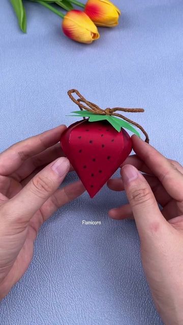 Strawberry Craft, Strawberry Crafts, Box Origami, Paper Baskets, Paper Fruit, Gift Hacks, Handmade Tutorial, Strawberry Gifts, Circle Crafts