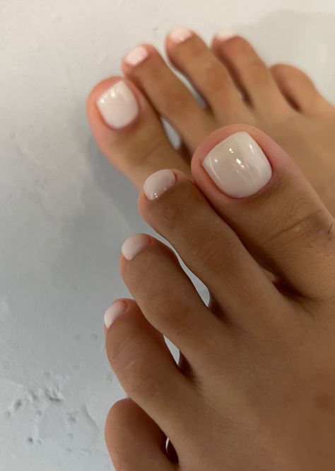 Pedicure Neutral Colors, Pedicure Natural Colors, Wedding Day Toenails For Bride, Pedicure Ideas Summer Classy, Prom Toenails, Cruise Toe Nails, Gel Toe Nails Summer, Bridal Toe Nails Wedding, Christmas Toe Nails Winter