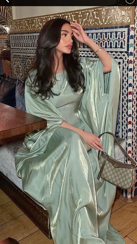 Birthday Outfit Modest, Dubai Holiday Outfits, Arabic Style Fashion, Fashionista Room, Eid Fits, Arabic Aesthetic, Arab Dresses, Morocco Fashion, Jae Suk