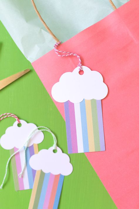 Diy Gifts To Make, Diy Rainbow, Gift Tags Diy, Rainbow Paper, Rainbow Gift, Diy Tags, Tape Crafts, Pretty Packaging, Wrapping Ideas