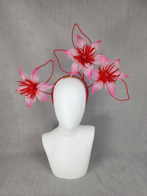 Hat Ideas, Fascinator Hats, Shades Of Pink, Turbans, Hat Hairstyles, News Design, All Design, Fascinator, Feathers