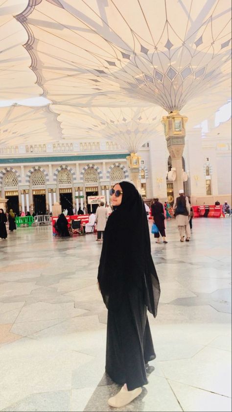 Makkah Outfit, Umroh Outfit Women, Umrah Outfit For Women, Umrah Outfit, Umroh Outfit, Makeup Bts, Muslimah Photography, Hospital Pictures, Muslim Fashion Hijab Outfits