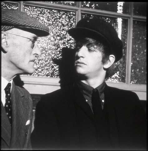 Wilfrid Brambell and Ringo in A Hard Days Night Ringo Starr Photograph, Beatles One, Ringo Star, Richard Starkey, Beatles Ringo, Bug Boy, The Fab Four, Eyes Closed, Ringo Starr